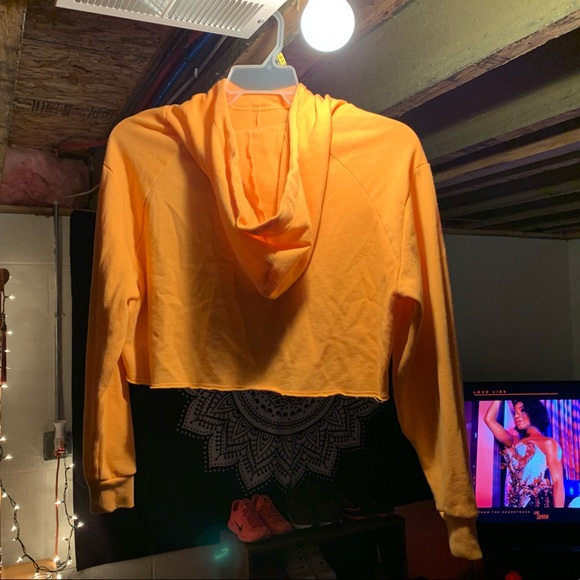 Crop top hoodie - Picture 2 of 4